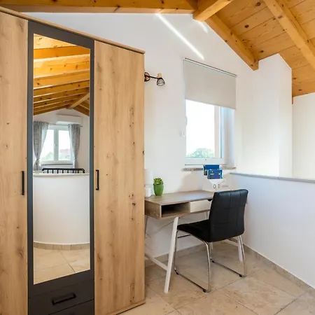 House Toici * Nenadici (Krk)