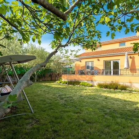 بيت للعطل House Toici Nenadici (Krk)