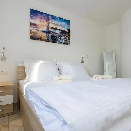 بيت للعطل House Toici Nenadici (Krk)