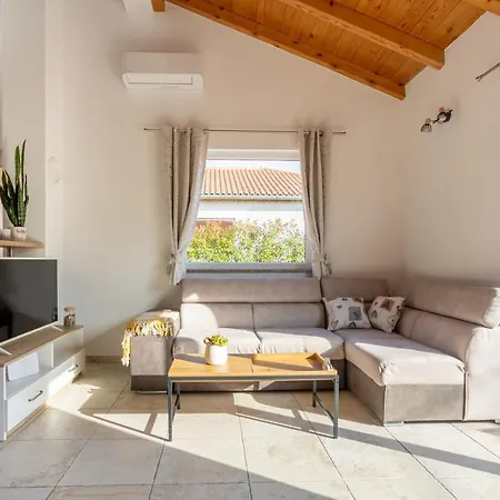 Semesterbostad House Toici *