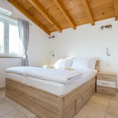 Semesterbostad House Toici
